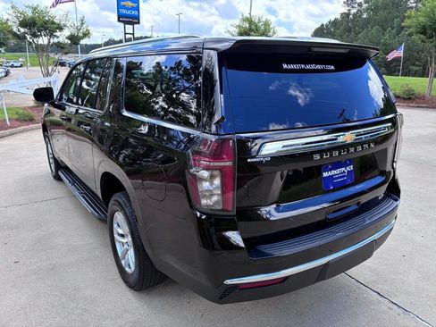 Used 2024 Chevrolet Suburban LT RWD image 8