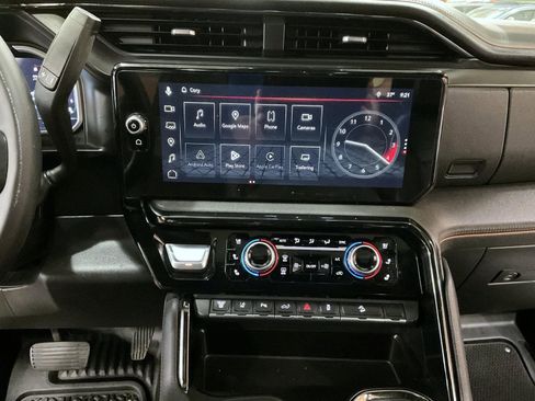 Used 2024 GMC Sierra 2500 AT4 w/ Technology Package image 13