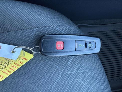 Used 2025 Toyota RAV4 XLE image 34