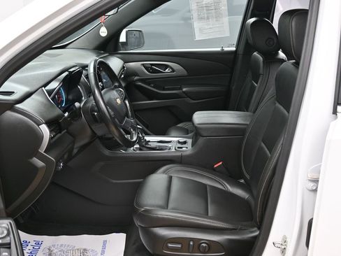 Used 2023 Chevrolet Traverse LT image 17