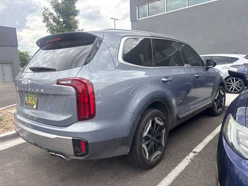 Used 2025 Kia Telluride S FWD image 3