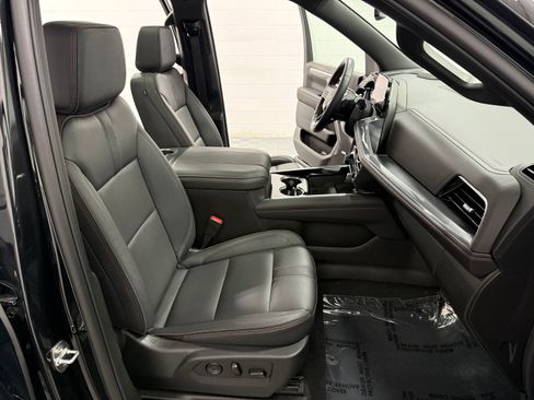 Used 2026 Chevrolet Suburban RST w/ Comfort Package AWD/4WD image 19