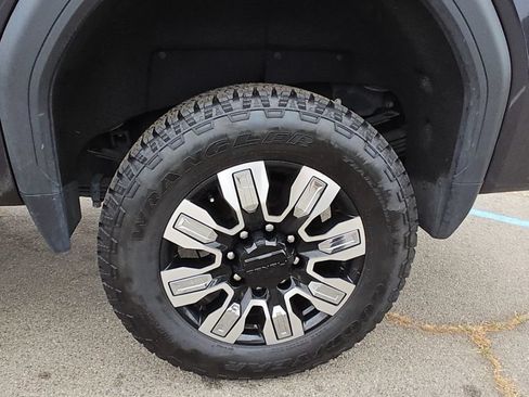 Used 2024 GMC Sierra 3500 AT4 w/ Technology Package AWD/4WD image 4