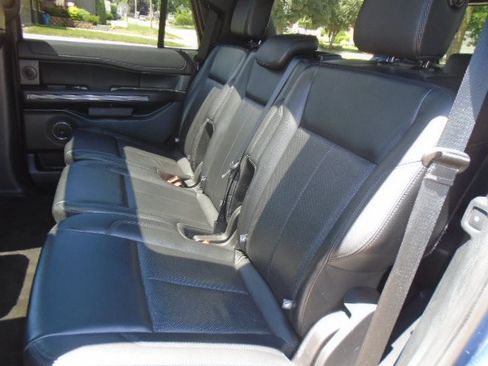 Used 2019 Ford Expedition XLT w/ Equipment Group 202A AWD/4WD image 3