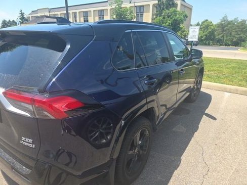Used 2021 Toyota RAV4 XSE AWD/4WD image 3