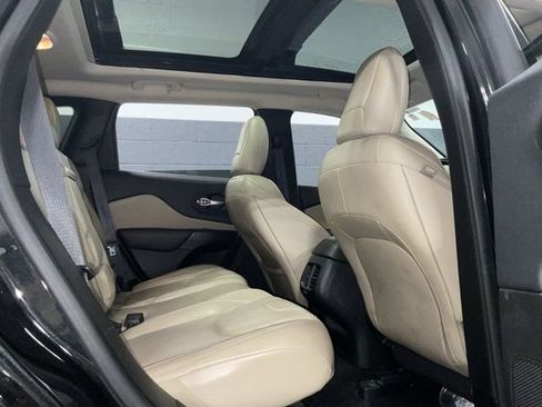 Used 2015 Jeep Cherokee Limited w/ Luxury Group AWD/4WD image 9