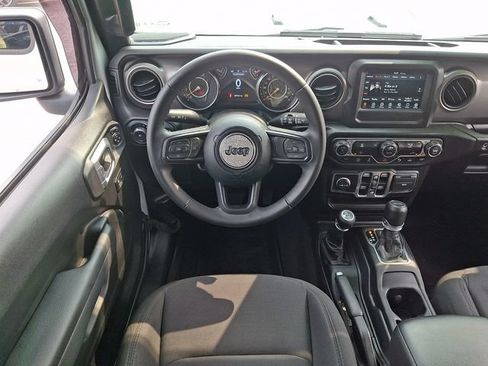 Used 2022 Jeep Wrangler Unlimited Sport AWD/4WD image 11