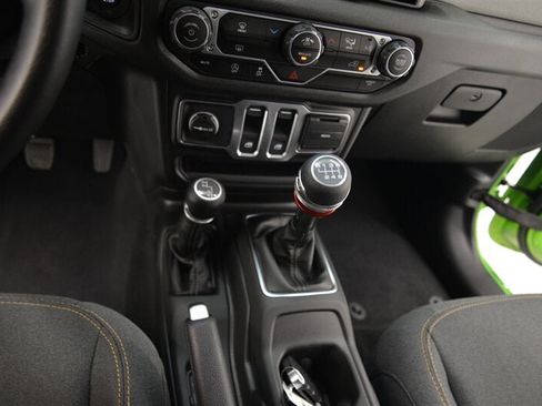 Used 2025 Jeep Wrangler Sport AWD/4WD image 18