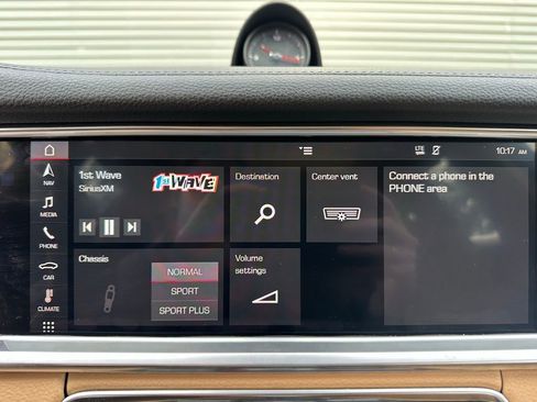 Used 2018 Porsche Panamera image 28