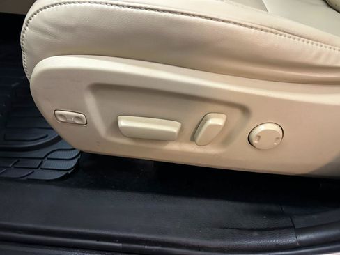 Used 2019 Toyota Highlander XLE AWD/4WD image 13