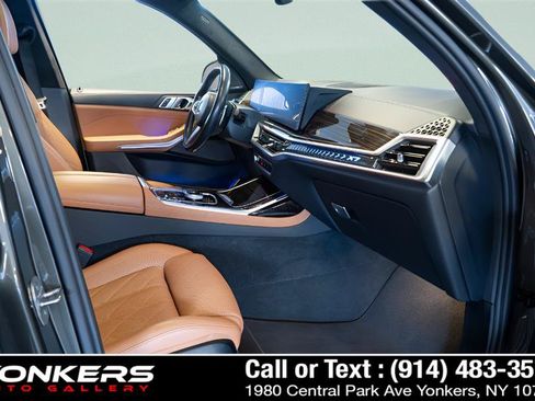Used 2023 BMW X7 xDrive40i w/ M Sport Package AWD/4WD image 22