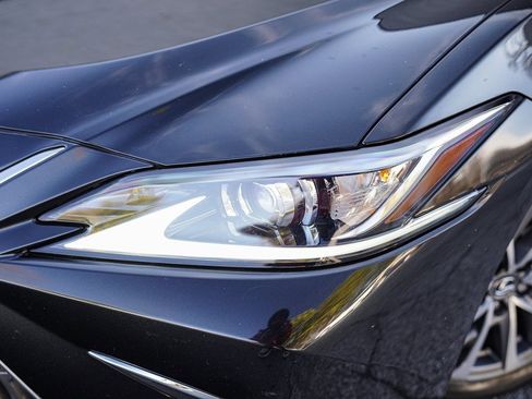 Used 2023 Lexus ES 350 image 3