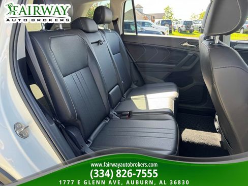 Used 2023 Volkswagen Tiguan SE AWD/4WD image 13