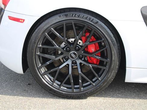 Used 2018 Audi R8 V10 w/ Carbon Exterior Package image 11