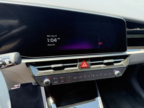 Certified 2024 Kia Niro Wave FWD image 12