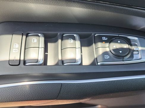 Certified 2025 Kia Sorento S w/ Panoramic Sunroof Package AWD/4WD image 13
