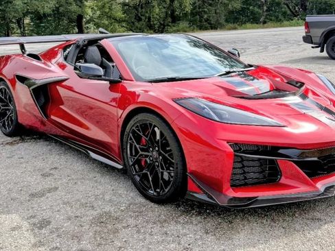 Used 2026 Chevrolet Corvette ZR1 w/ ZR1 Carbon Fiber Aero Package RWD image 1