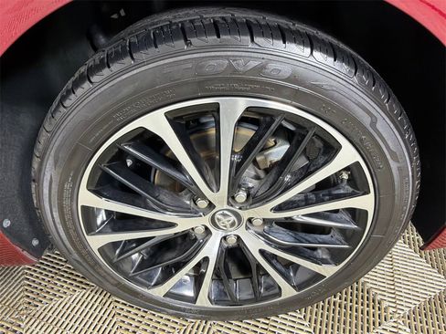 Used 2018 Toyota Camry SE image 19