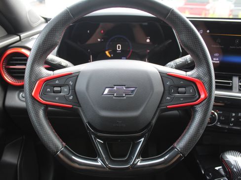 Used 2025 Chevrolet Trax RS FWD image 16