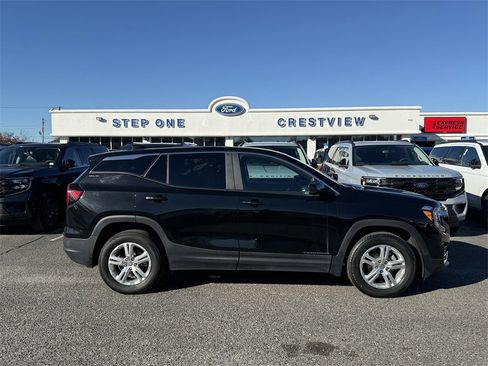 Used 2024 GMC Terrain SLE image 4