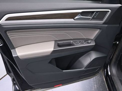 Used 2022 Volkswagen Atlas SE image 25