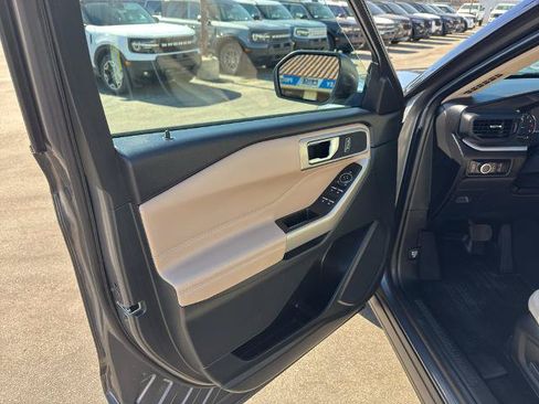 Certified 2023 Ford Explorer XLT RWD image 7