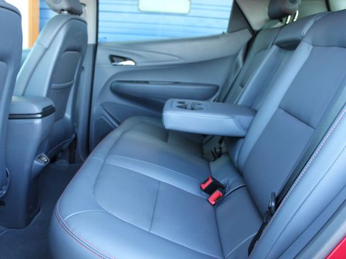 Used 2020 Chevrolet Bolt Premier w/ Infotainment Package image 36