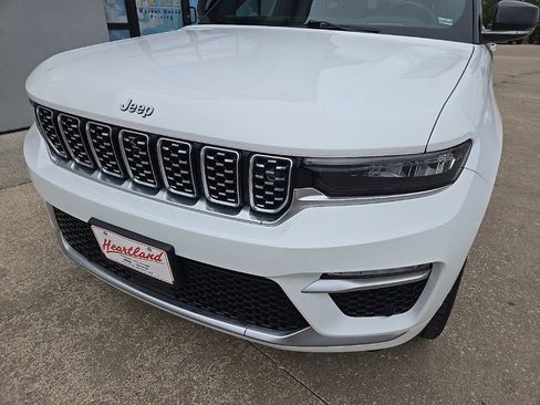 Used 2022 Jeep Grand Cherokee Summit AWD/4WD image 17