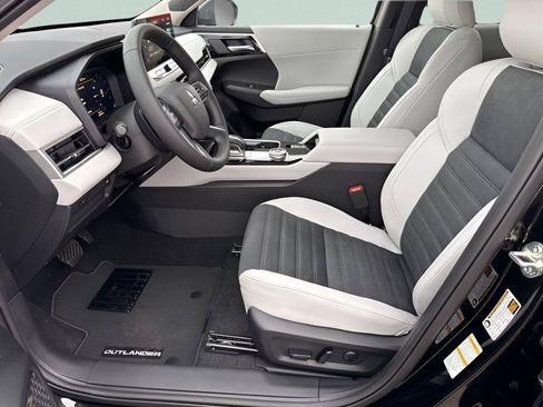 Used 2025 Mitsubishi Outlander SE AWD/4WD image 24