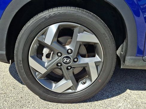 Used 2025 Hyundai Venue SEL FWD image 8