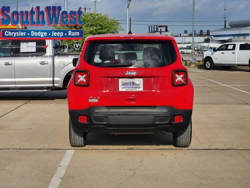 Used 2023 Jeep Renegade Latitude image 8