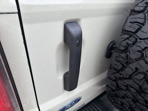 Used 2025 Ford Bronco Badlands image 8