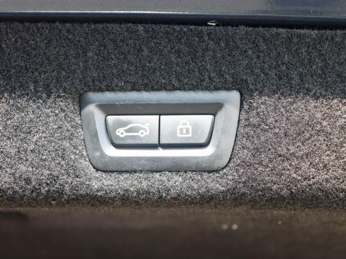 Used 2019 BMW 750i w/ Executive Package RWD image 26