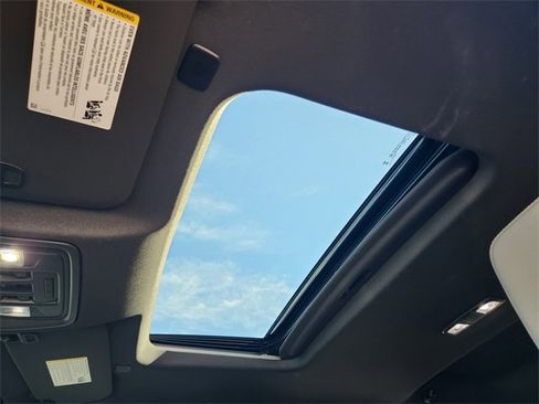 Used 2023 Chevrolet Silverado 1500 ZR2 w/ Technology Package image 10