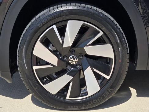 Used 2024 Volkswagen Atlas Cross Sport SEL AWD/4WD image 8