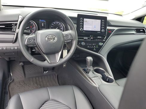 Used 2023 Toyota Camry SE FWD image 9