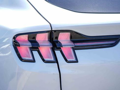 Used 2022 Ford Mustang Mach-E Select RWD image 9