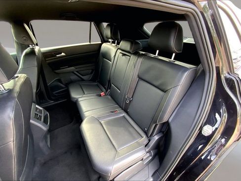 Used 2020 Volkswagen Atlas Cross Sport SE w/ Towing Package image 25