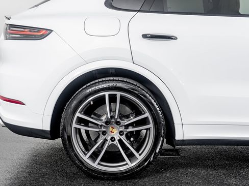 Used 2023 Porsche Cayenne Turbo w/ Premium Package Plus (PI3) image 9