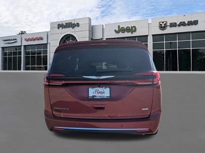 New 2026 Chrysler Pacifica Pinnacle