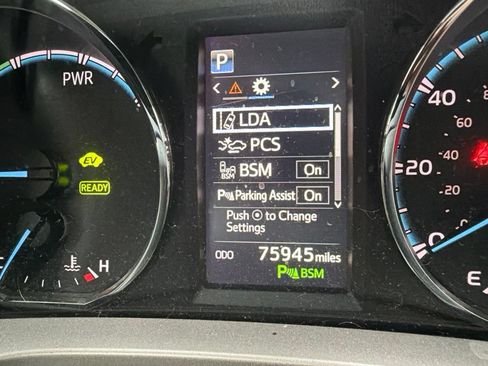 Used 2017 Toyota RAV4 XLE w/ Convenience Package AWD/4WD image 8