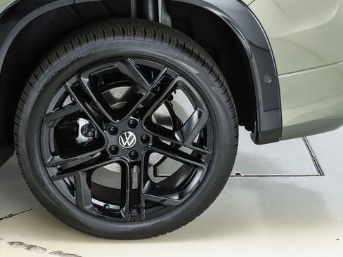 New 2026 Volkswagen Tiguan SE R-Line AWD/4WD image 45