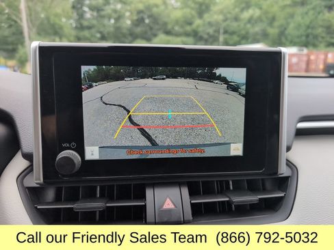 Used 2024 Toyota RAV4 XLE AWD/4WD image 19