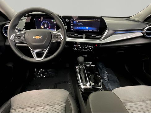 Used 2025 Chevrolet Trax LT w/ Driver Confidence Package FWD image 7