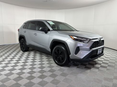 Used 2024 Toyota RAV4 LE FWD image 7