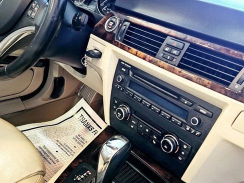 Used 2011 BMW 335i Convertible image 35