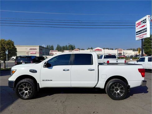 Used 2017 Nissan Titan SV image 16