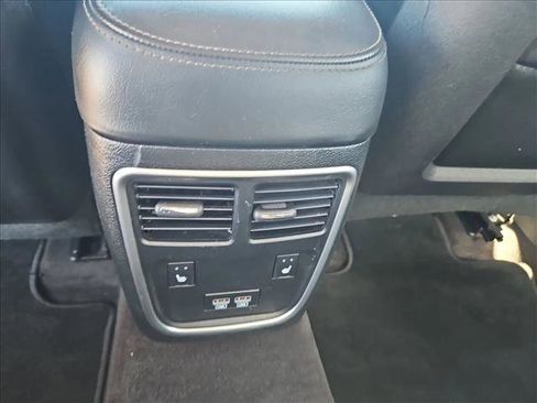 Used 2018 Chrysler 300 Limited image 15