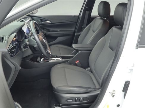 Certified 2022 Buick Encore GX Preferred w/ Cold Weather Comfort Package AWD/4WD image 9