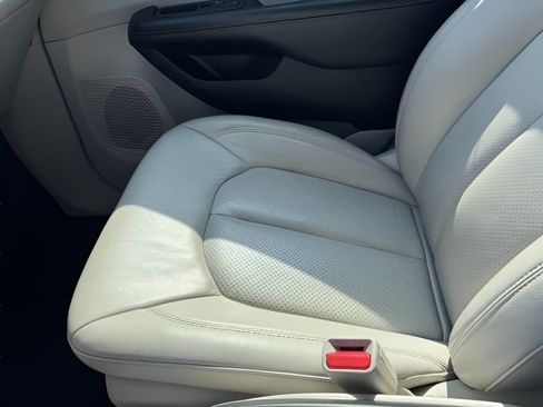 Used 2018 Chrysler Pacifica Touring-L Plus FWD image 31